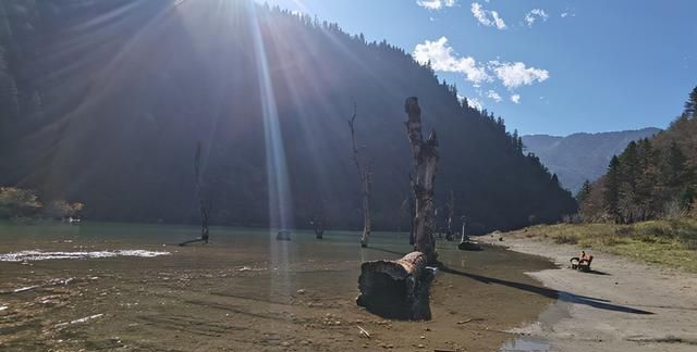 冰川侵蚀的湖叫什么湖,冰层下的淡水湖图26