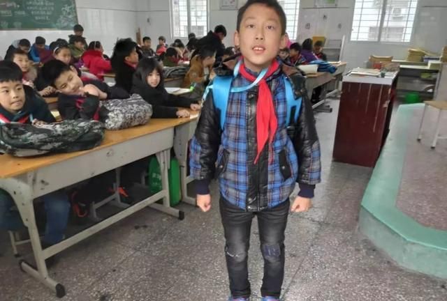 书包里面装的什么图7