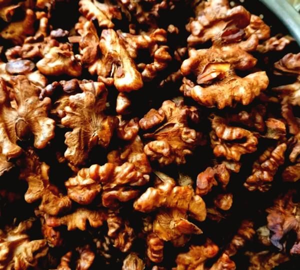 核桃仁用烤箱怎么做好吃 五香核桃仁烤箱做法