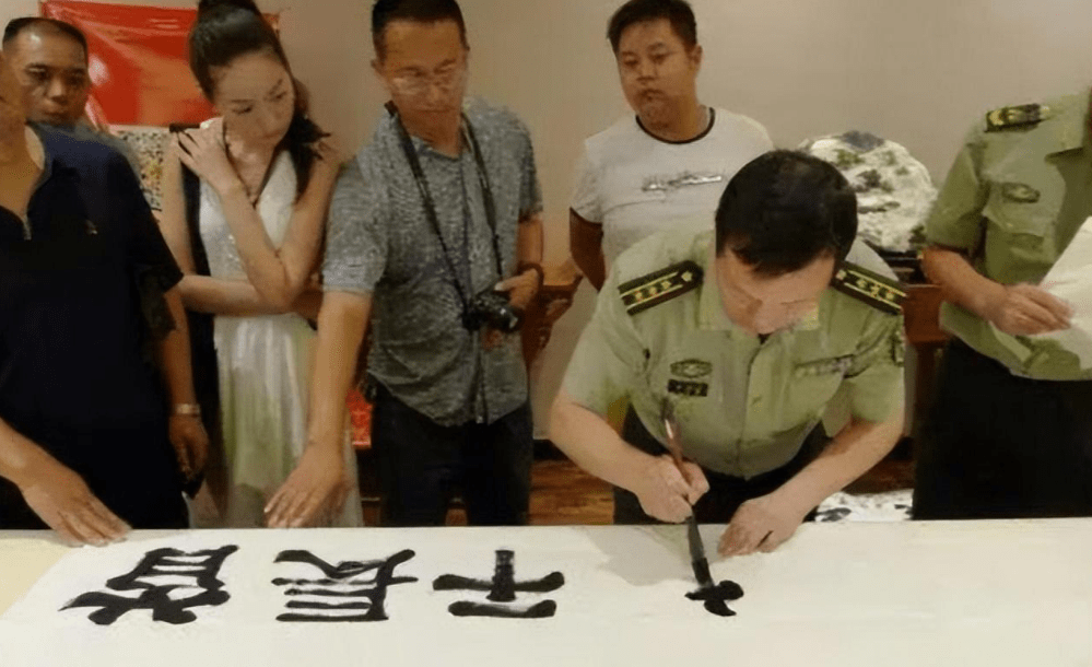 29年前，那个勇斗歹徒身中14刀的徐洪刚，今已年过五旬仍戍边卫国