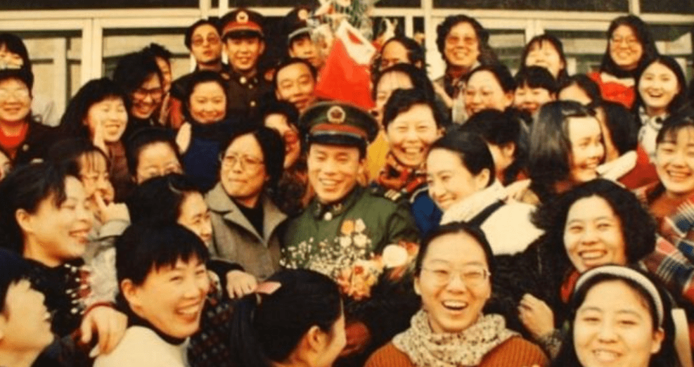 29年前，那个勇斗歹徒身中14刀的徐洪刚，今已年过五旬仍戍边卫国