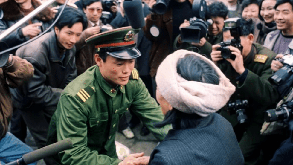 29年前，那个勇斗歹徒身中14刀的徐洪刚，今已年过五旬仍戍边卫国