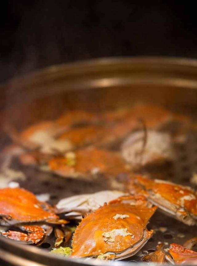 杭州这家自助餐厅竟然能吃到大排档现点现炒的活海鲜?还有膏满肉肥的东海梭子蟹任点畅吃图2