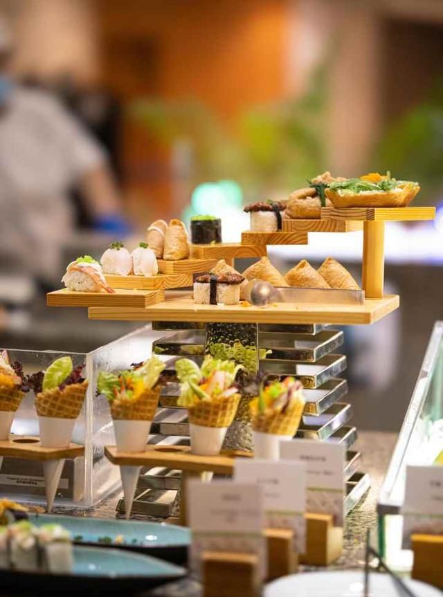 杭州这家自助餐厅竟然能吃到大排档现点现炒的活海鲜?还有膏满肉肥的东海梭子蟹任点畅吃图3