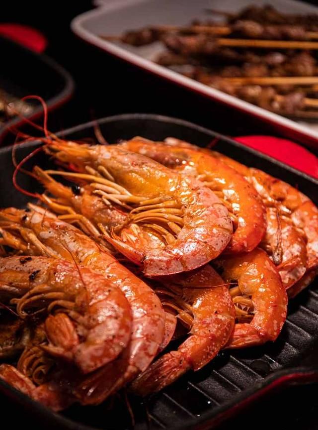 杭州这家自助餐厅竟然能吃到大排档现点现炒的活海鲜?还有膏满肉肥的东海梭子蟹任点畅吃图8