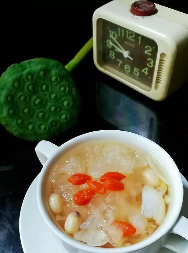 煮银耳汤真能补充胶原蛋白吗(吃银耳汤真的补充胶原蛋白吗)图7