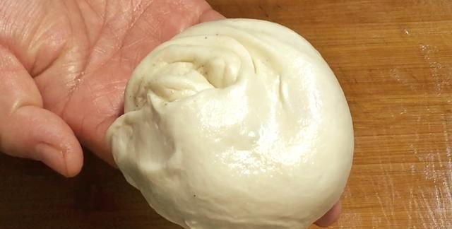 做烙饼开水烫面还是凉水和面图7