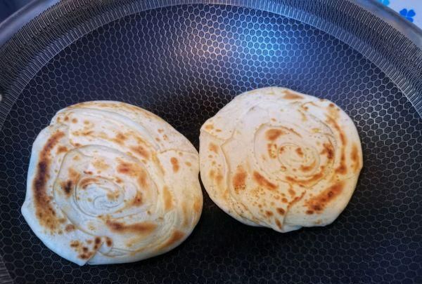 饺子皮做椒盐饼的做法