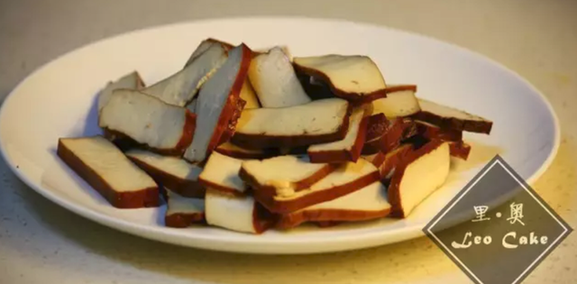 青椒香干炒肉的家常做法,青椒香干炒肉的正宗做法图4