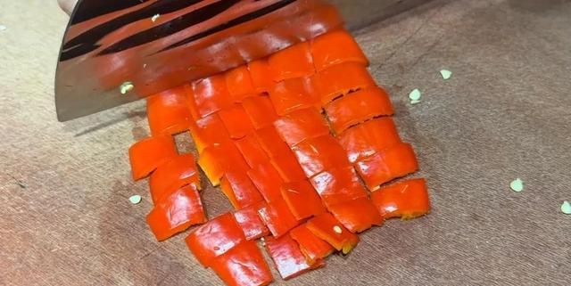 无论腌什么鱼，千万不要放盐或料酒腌制，大厨教你一招，鲜嫩美味图6