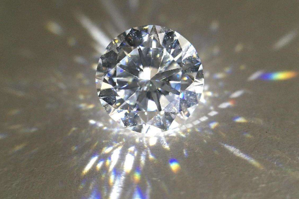 钻石是最坚硬的石头吗