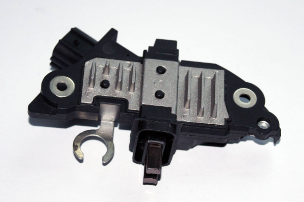 电压调节器的工作原理