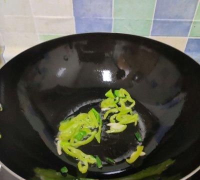 豆瓣酱炒茄条的做法(炒茄条郫县豆瓣酱)图5