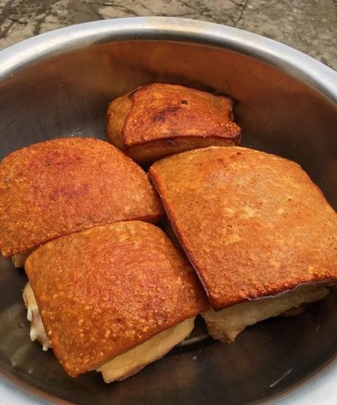 炸扣肉不涂盐不抹醋起泡正确炸法图2