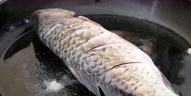 鱼不粘锅不破皮做法(煎煮鱼不粘锅不破皮的正确做法)图5