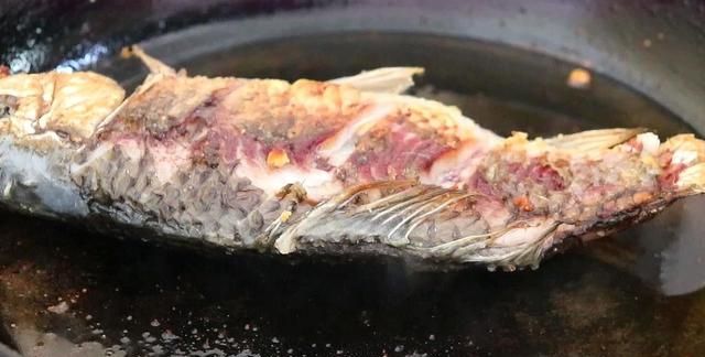 鱼不粘锅不破皮做法(煎煮鱼不粘锅不破皮的正确做法)图7