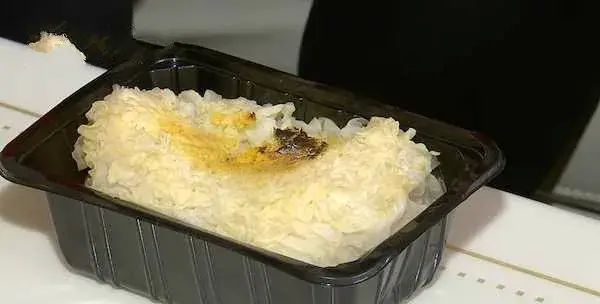 鲜银耳发霉仍在出售,欧尚超市:霉菌部分挖掉不影响食用,蔬菜没有保质期!图2