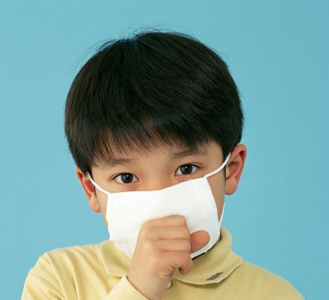 口罩有几种戴法(口罩正确戴法正面朝外还是朝内)图1