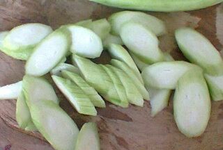 炒丝瓜焯水还是直接炒,虾仁炒丝瓜的做法丝瓜焯水图3