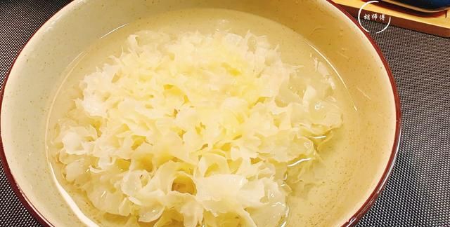 炖银耳汤要先把银耳泡好久图3