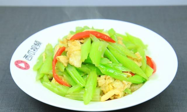 芹菜除了炒肉还怎么烧好吃 芹菜素菜包子馅的做法大全窍门