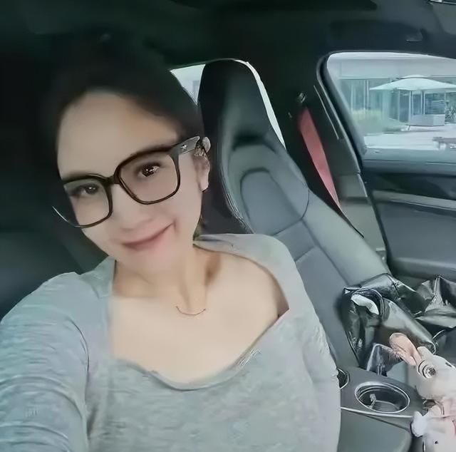 张姑娘和老板娘的瓜被炒了又炒都不冤，大尺度流出，令人咋舌图4