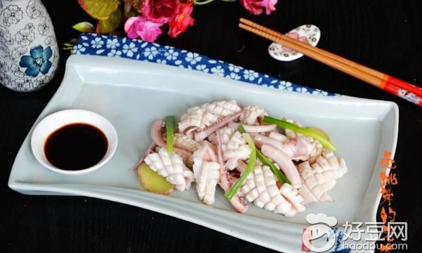 白灼鱿鱼大全 白灼鲜鱿鱼圈教程