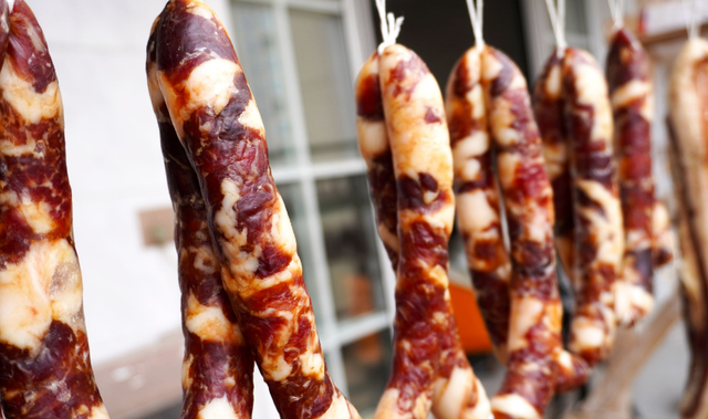 晒好的香肠怎样保存能放冷冻里吗