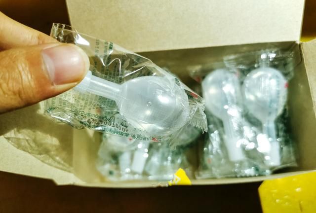 冬天脚后跟容易干裂是什么原因