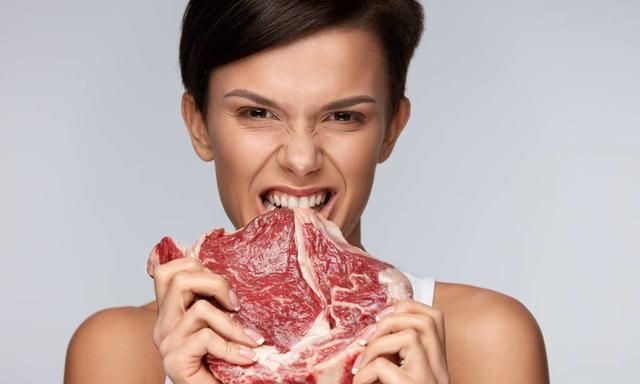 哪种食物没煮熟会中毒