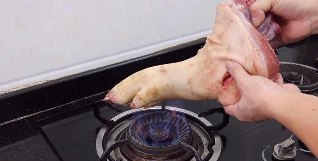 客家干蒸猪脚做法,客家蒸猪脚的做法图2