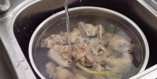 客家干蒸猪脚做法,客家蒸猪脚的做法图4