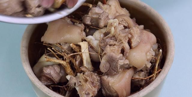 客家干蒸猪脚做法,客家蒸猪脚的做法图7