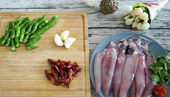 这道菜超简单 海兔做辣炒 一盘吃不够怎么办