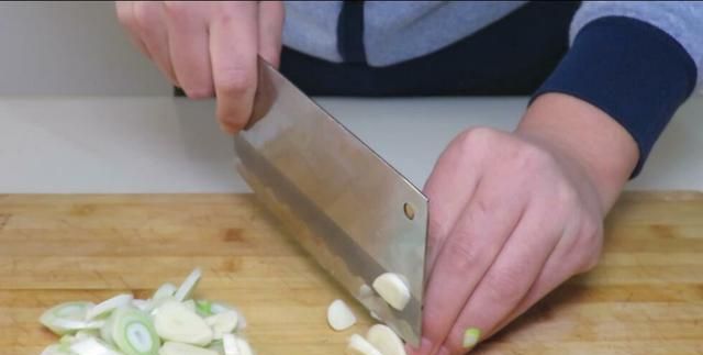 炒冬瓜是先焯水还是直接炒(炒冬瓜还用给冬瓜焯水吗)图6