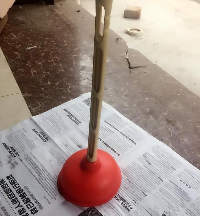 马桶堵了如何自己快速疏通不花钱图2