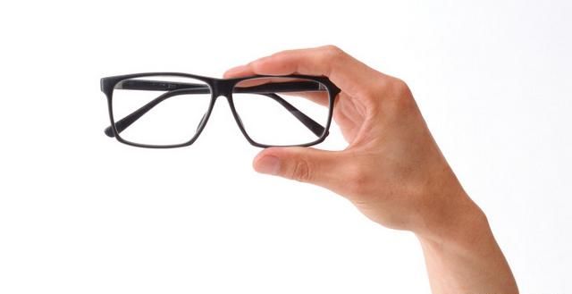 配眼镜为什么要散瞳验光,已散瞳验光的少年配眼镜图2