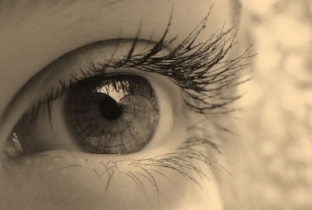 配眼镜为什么要散瞳验光,已散瞳验光的少年配眼镜图4