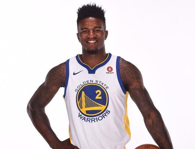 西决比赛中，勇士教练科尔为什么宁可派上没有经验的乔丹贝尔，也不用奇兵麦基图4