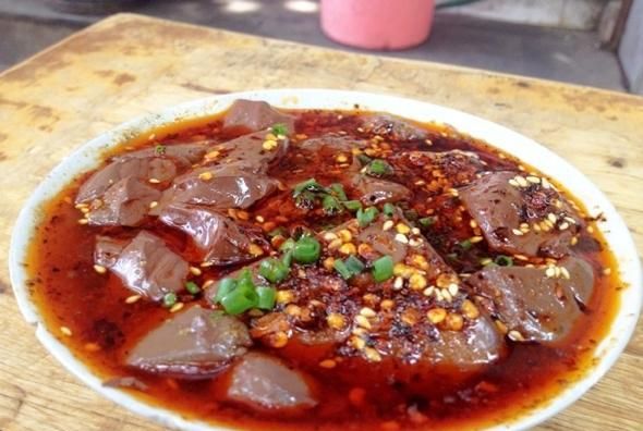 吃血豆腐的坏处有哪些 血豆腐炒菜一般多长时间血豆腐熟