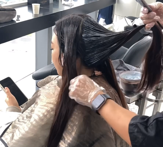 蓝黑色的染发膏是什么颜色 蓝黑色用什么染膏