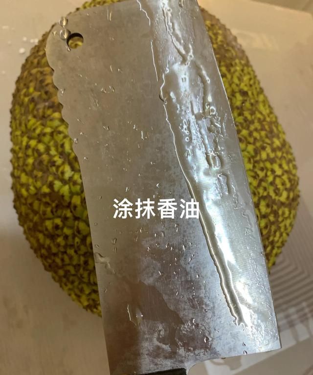 怎么简单地切掉半个菠萝蜜 今天我们来看看菠萝蜜怎样切
