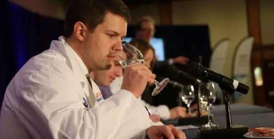 不同品牌的矿泉水为何价格差异很大呢图3