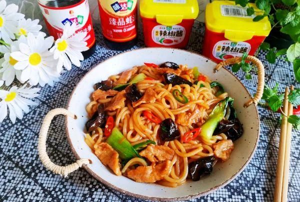 #暖冬酱在手 嗨吃部队锅#辣炒米线