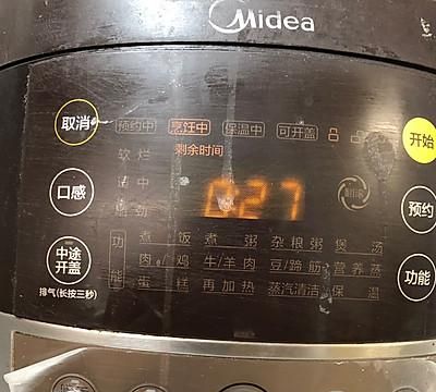 板栗炖牛肉最正宗的做法(牛肉炖板栗怎么炖才好吃)图5