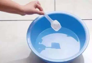 用盐水除甲醛 您还用过哪些妙招呢