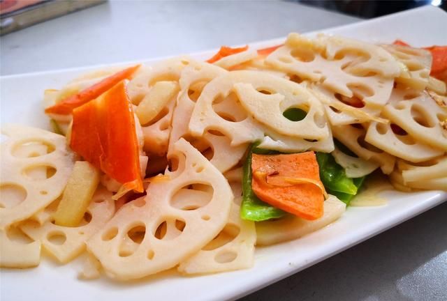 饭店的炒莲藕为什么这么好吃(怎么炒莲藕又好吃又脆)图2