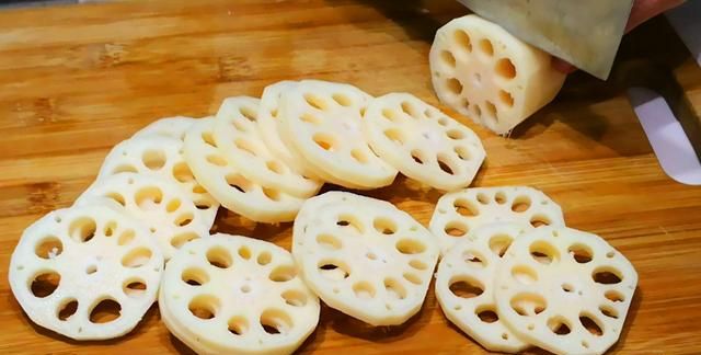 饭店的炒莲藕为什么这么好吃(怎么炒莲藕又好吃又脆)图3