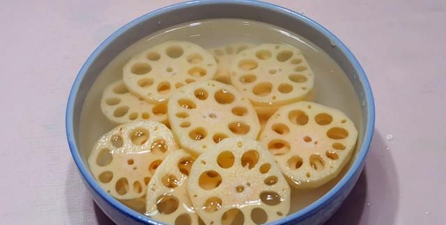 饭店的炒莲藕为什么这么好吃(怎么炒莲藕又好吃又脆)图4