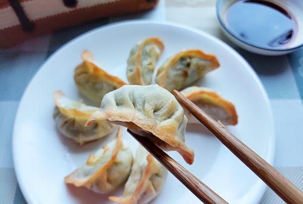 空气炸锅烤饺子的温度和时间 空气炸锅烤熟饺子